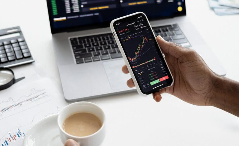 The Benefit of Investing in Index Funds vs Mutual Funds